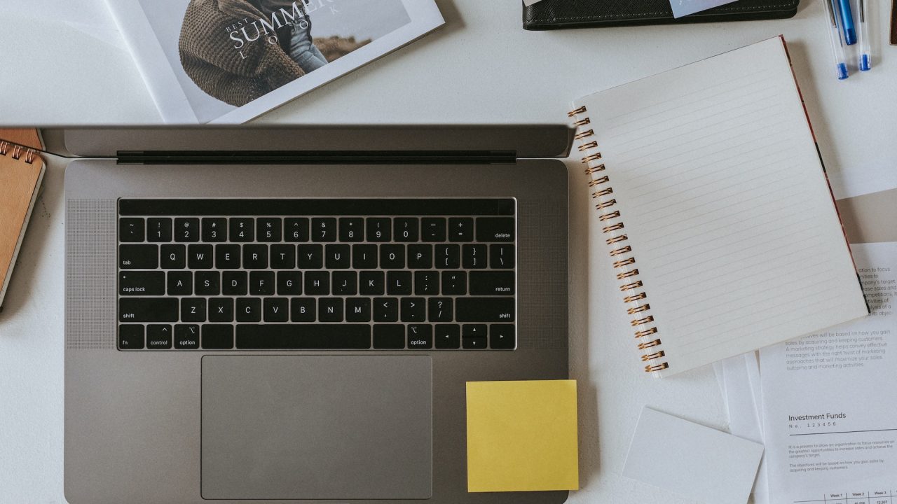 workstation-with-a-laptop.jpg workstation-with-a-laptop.jpg